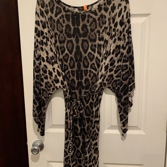 Black/grey leopard print dress. Bat wing sleeves, belted, knee length. - Picture 1 of 1